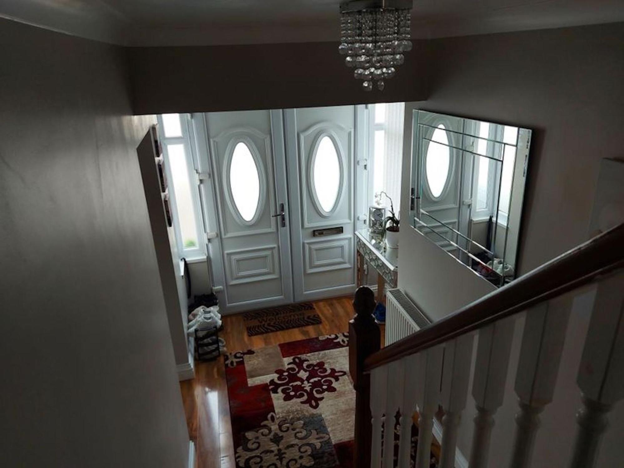 Room In Guest Room - Family Room With Private Bathroom Edgware Exterior foto